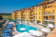 Cozy apartment near the beach Pool Parking