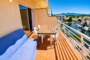 224-Apartamento con vistas a canal y piscina