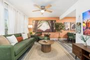 Stylish Tempe Stay Swimming Pool, King Bed! - Apartment