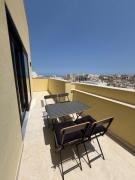 2BR APT, 2 Ensuite Baths, Sea Views, 3 Min to Beach