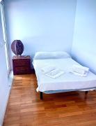 Flat near the beach with Pool for 8