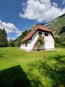 House Flajs - secluded 2BR Surrounded by Forest