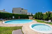2 Quartos em Alvor com Piscina, 2 churrasqueiras e garagem
