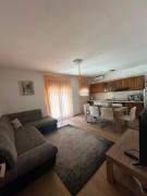 Resnik Beach House Near Split Airport