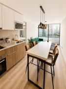 Modern Apartment - 2 Bedroom & 2 Bathrooms & Parking