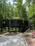 Luxury Creekside Treehouse Escape with Fire Pit in Brevard, NC