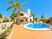 Planta baja independiente en villa con piscina