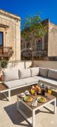 Top Noto