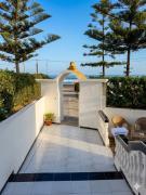 Seaside apartment ,Garden Level with Stunning Ocean View