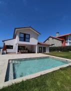Cala Blanca - exclusivo chalet con piscina y vistas al mar