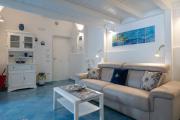 Levante - charming apartment with sea-view terrace, fits up to 7 guests