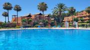 Strandnahes Penthouse mit riesiger Dachterrasse, Pool & Meerblick