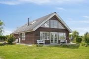 Scenic Holiday Home Close To The Water