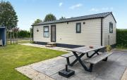 Cozy Home In Sint Kruis With Wifi