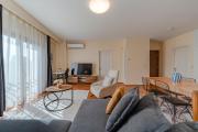 Spacious 1 Bedroom Bospohurs View Apartment with 2 Beds