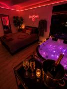 Greys BDSM Love Room - Private Jacuzzi - Riga