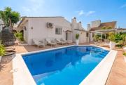 Newly Renovated 4-BED Coastal Villa with Pool