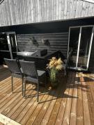 Stylish Beachside Cottage With Large Terrace