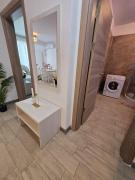 Luxury 1BR Apartment - Resort cu Piscine Sauna Jacuzzi Gym langa plaja