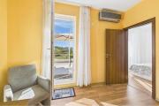 Sea Breeze Apartment by Linas BNB