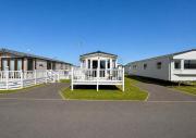 6 Berth Caravan With Decking For Hire In Essex, Seawick Holiday Park Ref 27015Hv