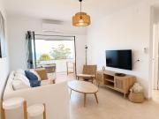 Bright Apartment with Stunning Sea Views