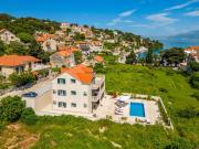 Villa Janie - Modern Pool Apartments Splitska