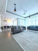 Beach Front 3 bedroom Condo with Pool