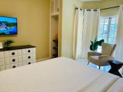 Falcon Sunset 2br- Airport Transport Available -Security-Gated