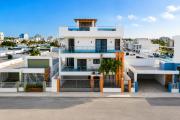 Luxury 8-bed villa, pool & ocean view