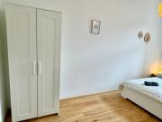 Stylish Renovated Apartment with Free Parking