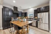 Dallas- Central Location, Spacious Backyard Pets Welcomed