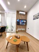 Floral Home 4 - Athens 2 BR apt, Close to Metro!