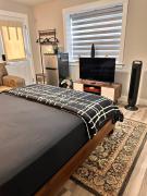 East Coast Cozy by Wastis-Easy Hwy, City & Airport Access plus Free Parking