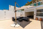 Spacious Beach Villa at Playa Blanca with Direct Beach Access, Garden, AC and Free Private Parking