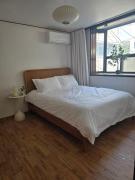 Seoul Holiday Home, Modern 2BR Near Itaewon & Namsan