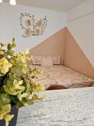 Quiet & Bright Studio - Available Monthly