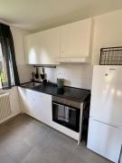 Quiet Ljubljana Suburbs Large Apt and Free Parking
