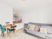 Jana Pawła II City Center Apartment by Solarento