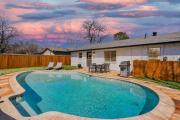 Luxury 4Bed 2Bath Hidden Gem w Backyard Oasis