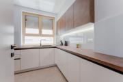 Modern 2BDR Apartment - Business Zone - Free Garage Parking
