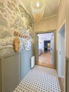 Upscale Apartments - AC in rooms, ensuite bathrooms, lift - 8 mins to Main Square