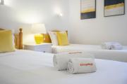 Areias de São João 2BR Apartment - Shared Pool & Terrace, by Hopstays
