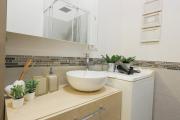 15 minutes from the sea - AC - Quiet - King - Balcony