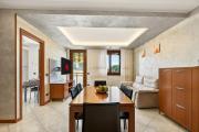 Airport BGY 4 min - Spacious House with Two Balconies
