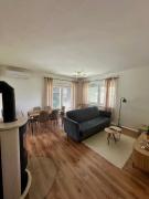 Tonis house