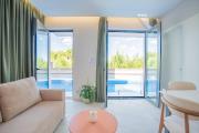 Luxury Apartment with Shared Pools - Evianamar I
