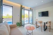 Luxury Apartment with Shared Pools - Evianamar I