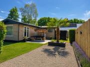 Gezellig chalet met tuin, nabij speeltuin en zwembad