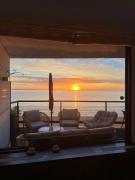 Private Room by Sea Balcony, Sauna, Parking